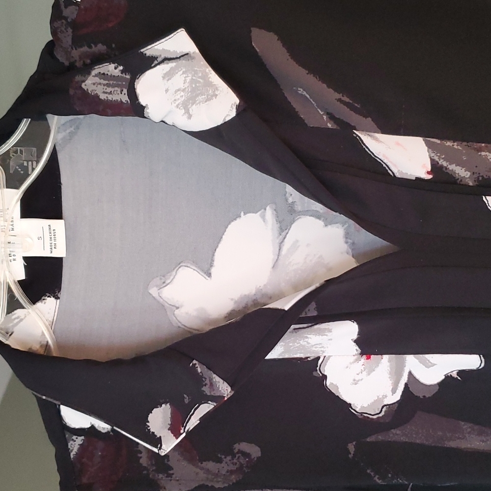 White House Black Market Black and White Floral Tunic - Picture 6 of 11
